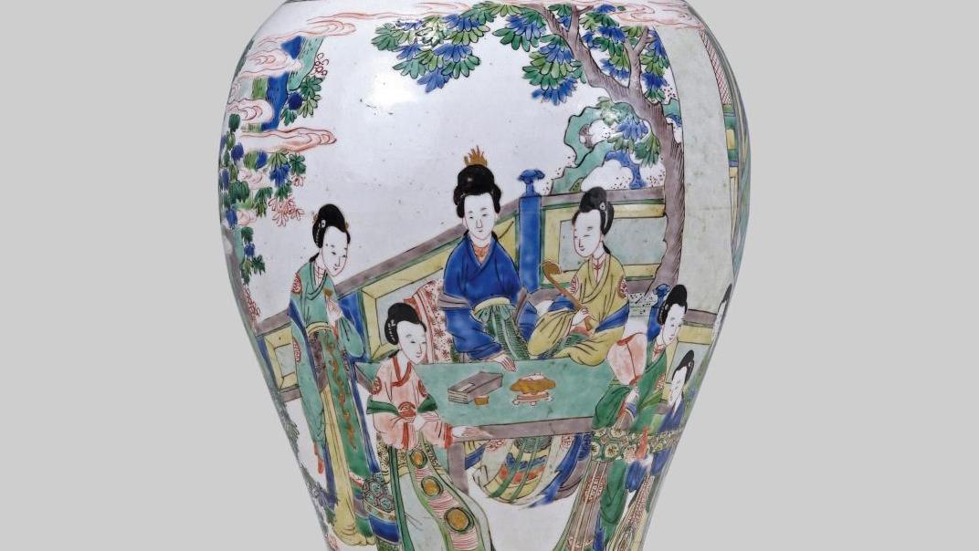  Details of a Chinese baluster vase in porcelain with polychrome enamel decoration, Kangxi period